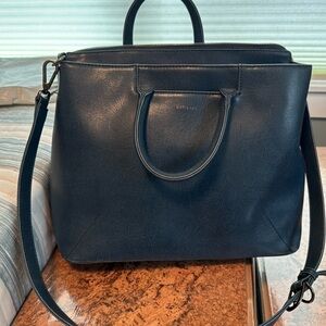 A like new, vegan leather satchel by Matt & Nat!